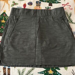 Orvis Green Mini Skirt Size Small Like New